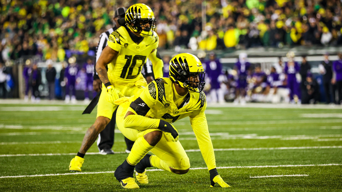 Oregon Ducks defensive lineman Brandon Dorlus vs. Washignton.